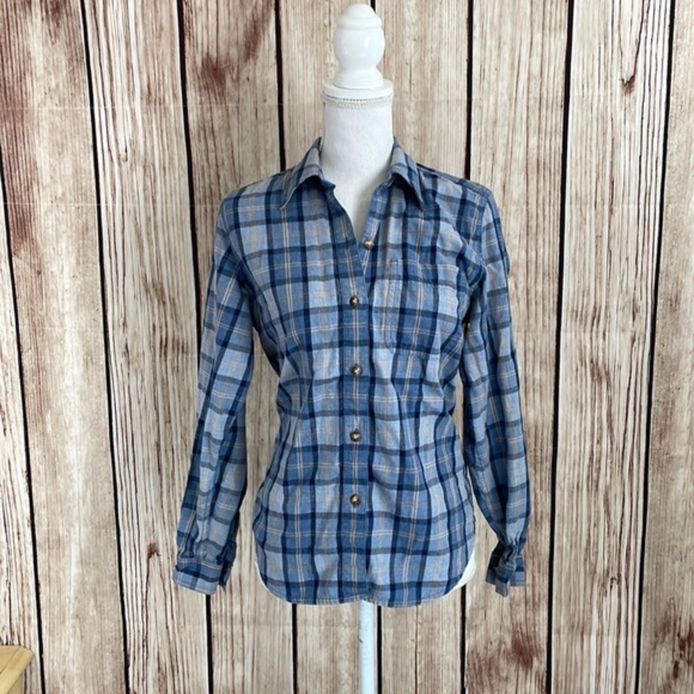 Liz Claiborne Blue Plaid Button Down Long Sleeve 100% cotton. small
